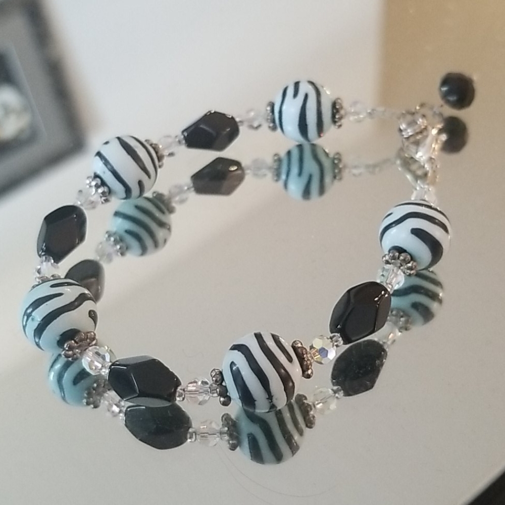🌸 NWOT Zebra bead bracelet